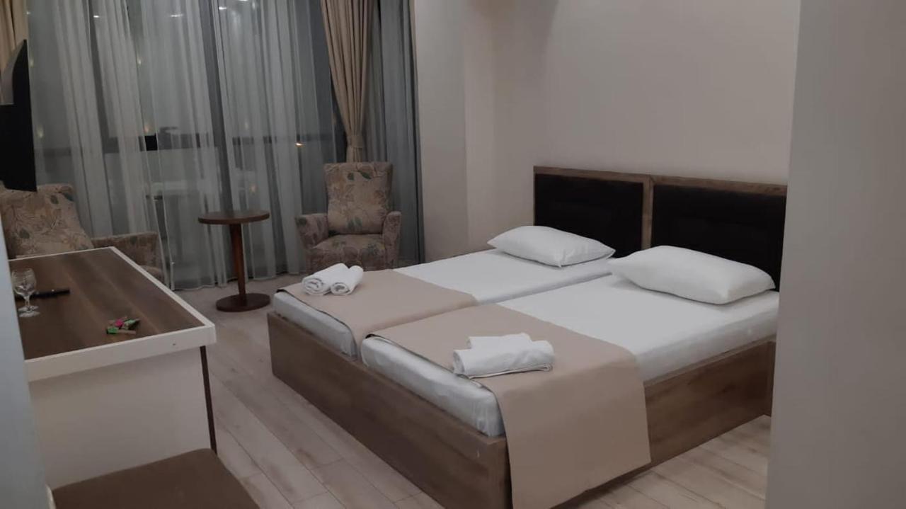 Hotel Batumi Palace ภายนอก รูปภาพ