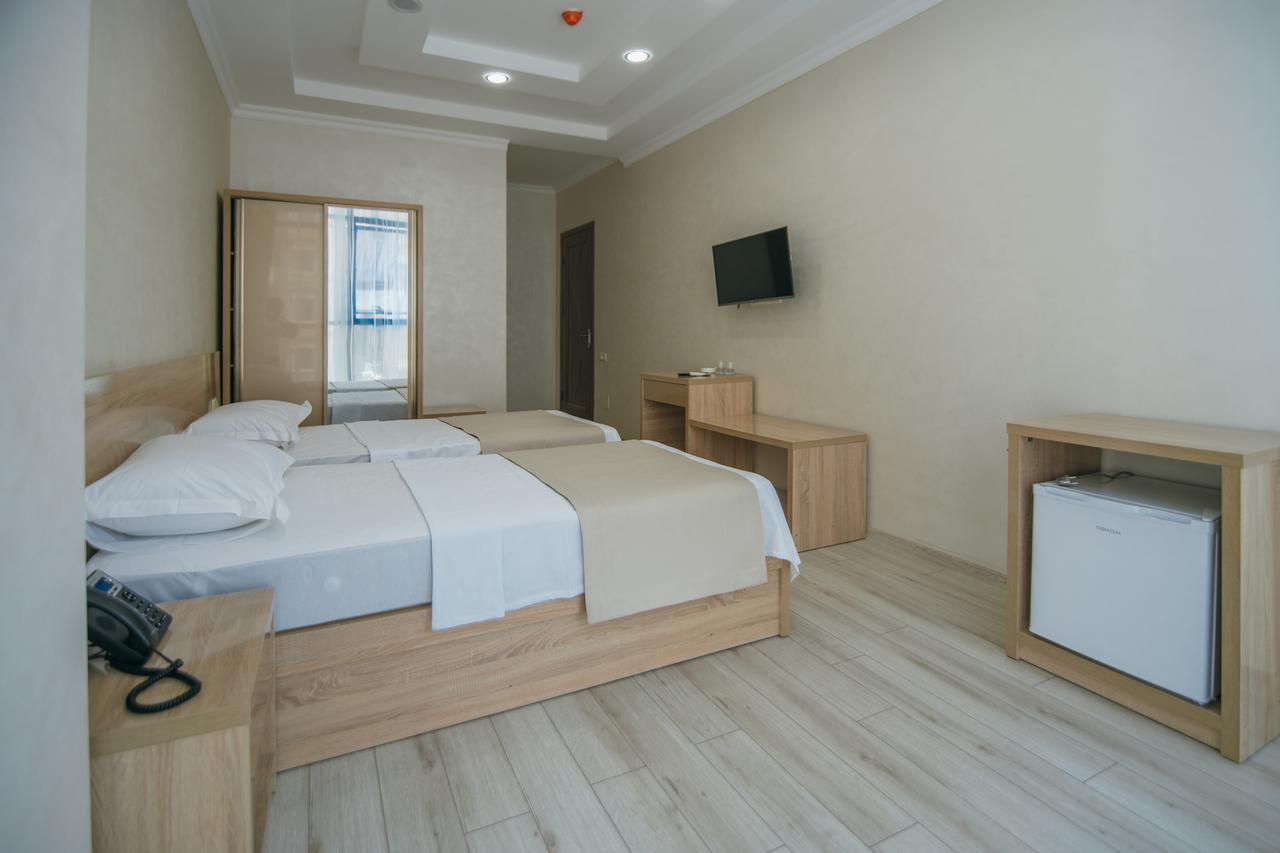 Hotel Batumi Palace ภายนอก รูปภาพ