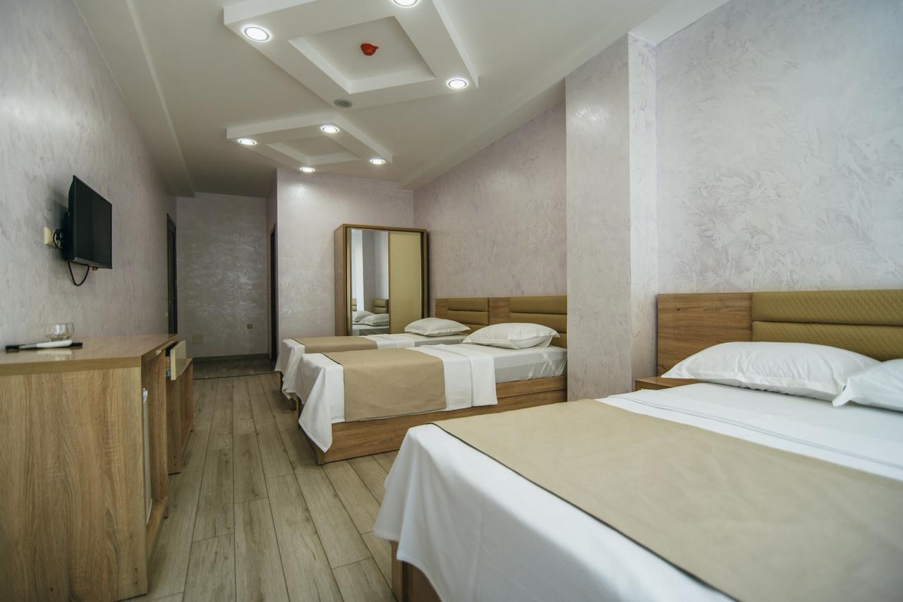 Hotel Batumi Palace ภายนอก รูปภาพ