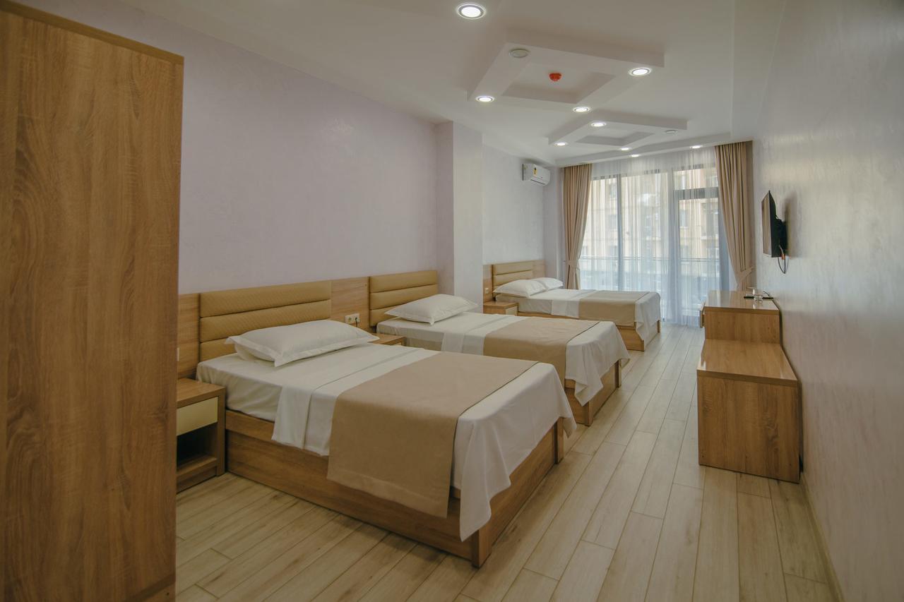 Hotel Batumi Palace ภายนอก รูปภาพ