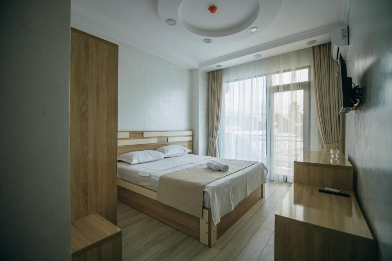 Hotel Batumi Palace ภายนอก รูปภาพ