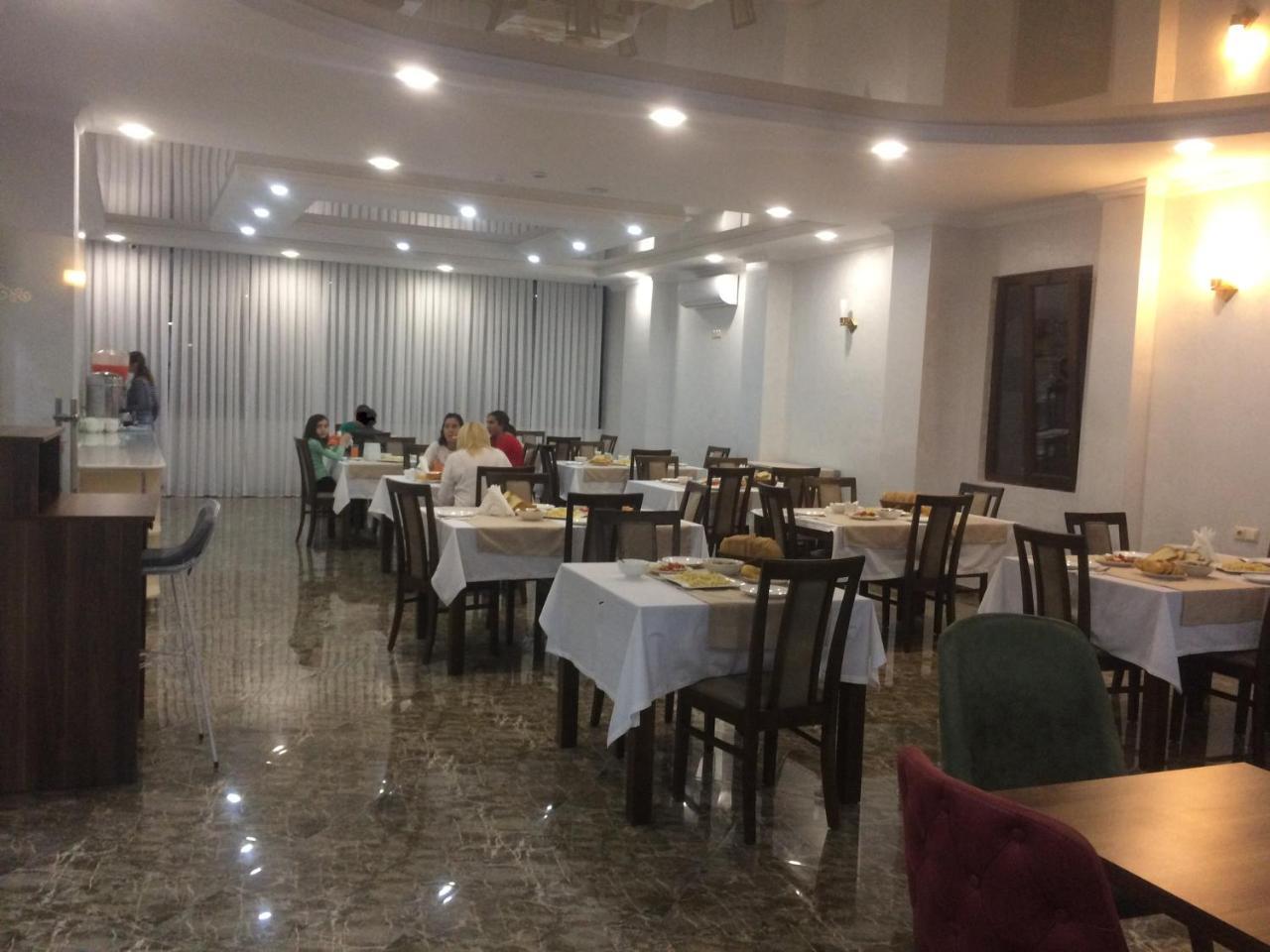 Hotel Batumi Palace ภายนอก รูปภาพ