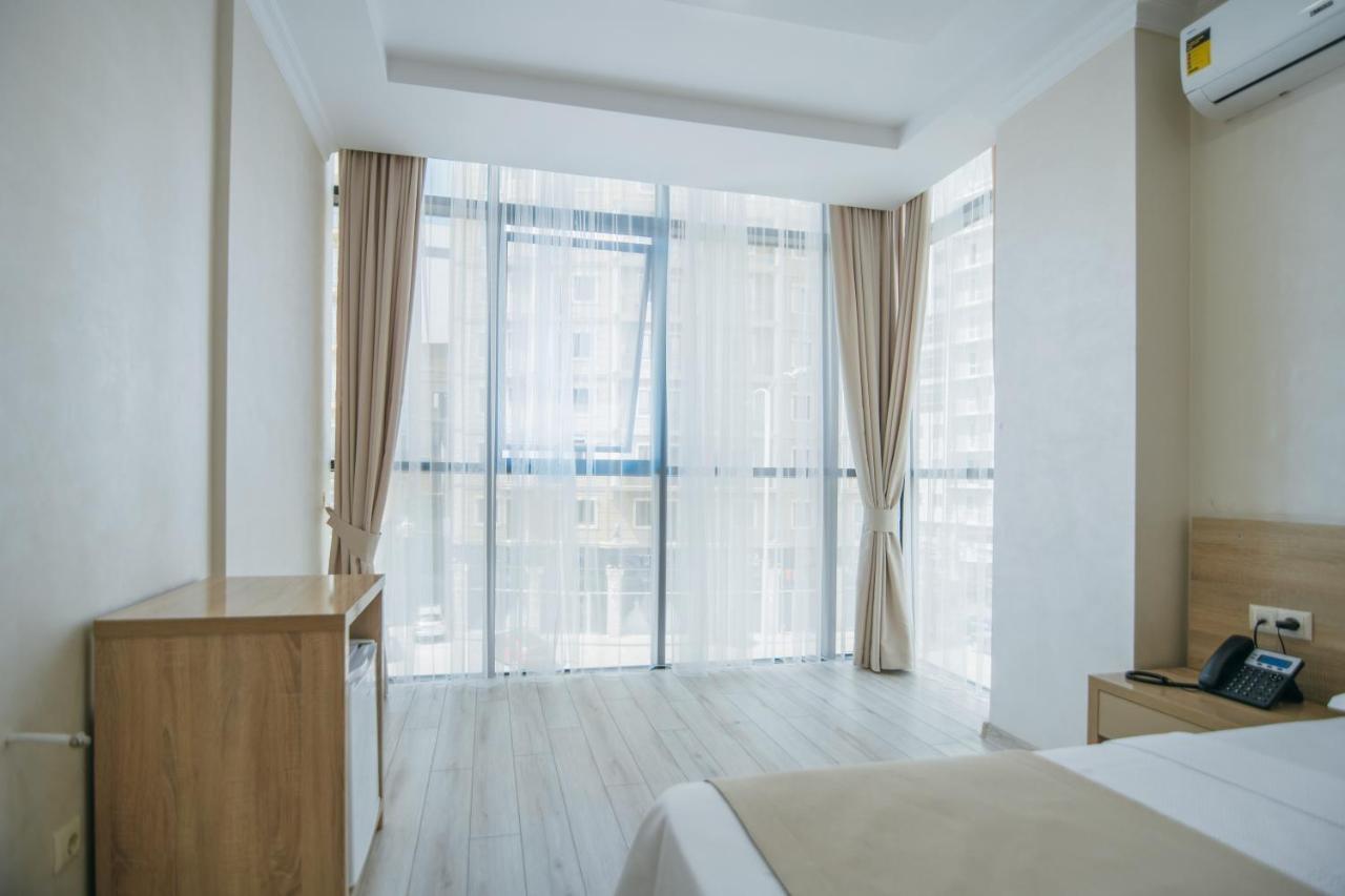Hotel Batumi Palace ภายนอก รูปภาพ