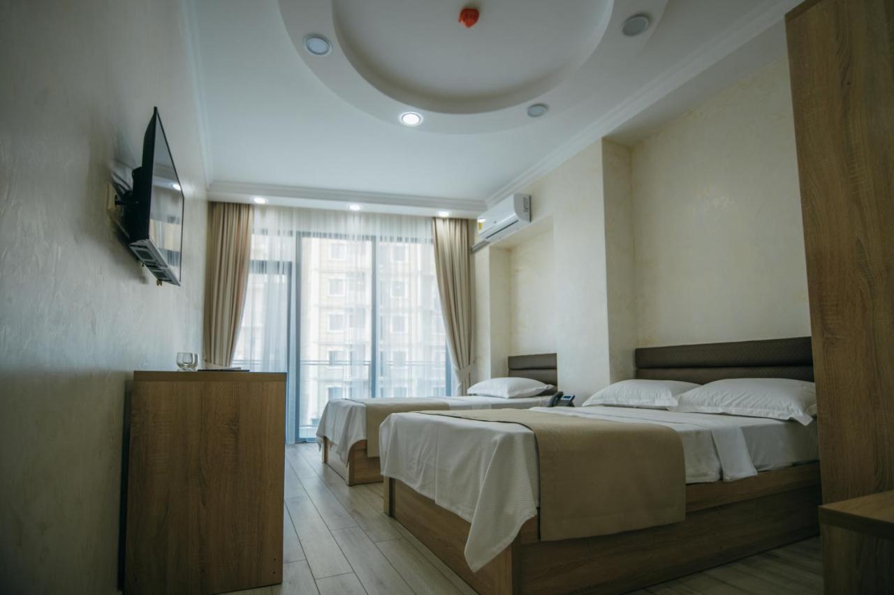 Hotel Batumi Palace ภายนอก รูปภาพ